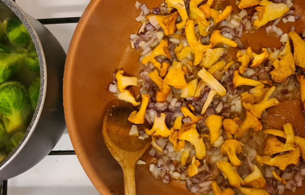 těstoviny s liškovou omáčkou - restování