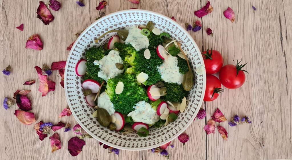 Broccoli salad with almonds